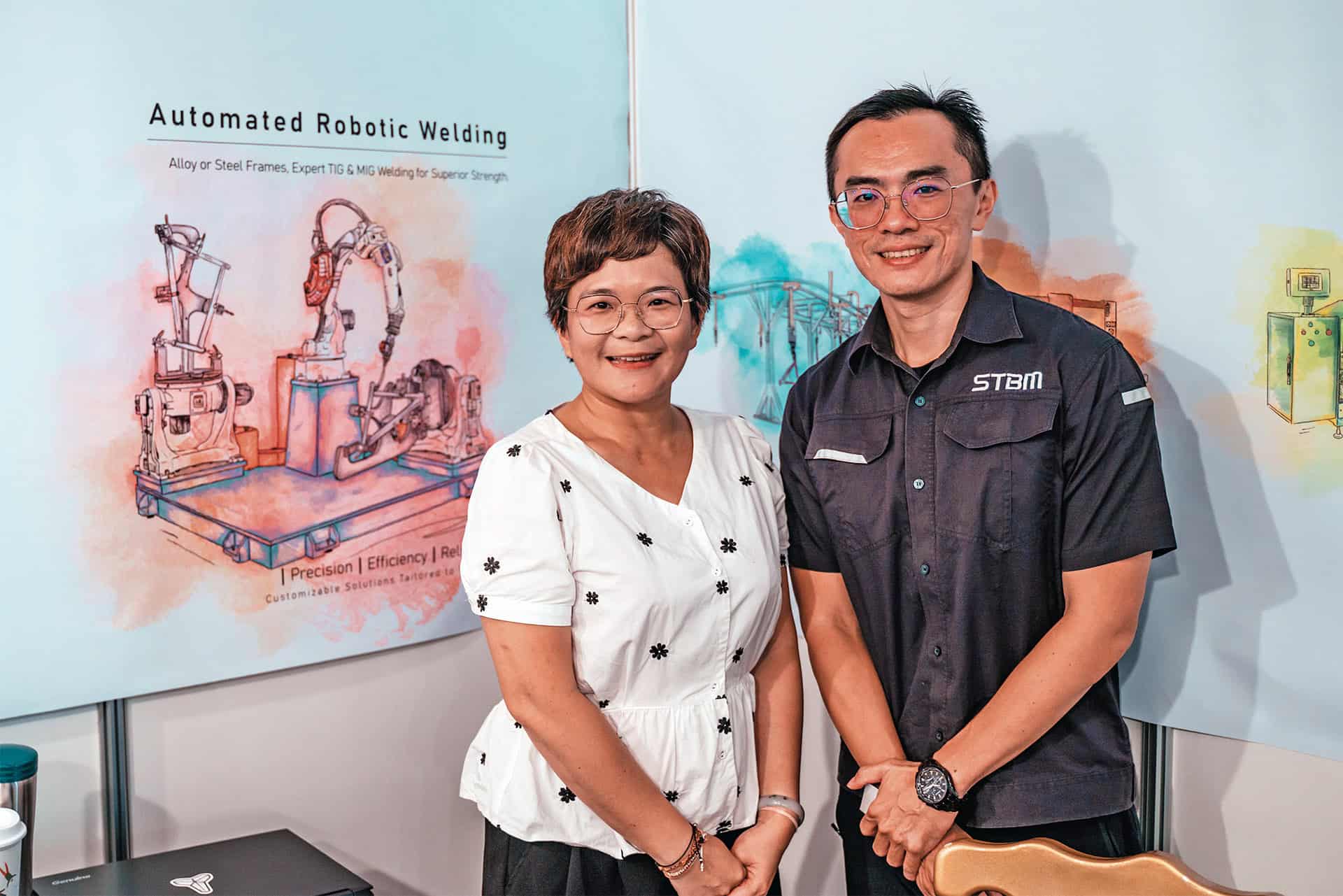 Joy Huang (Sales Manager) and Daniel Wang (Sales Representative) at the Shuz Tung Machinery booth. (Photo: Werner Müller-Schell)